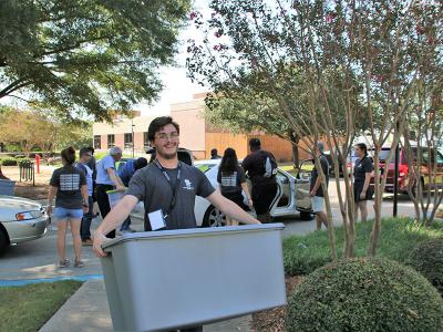 Andrew Crutchfield help out at Welcome Week at CIU