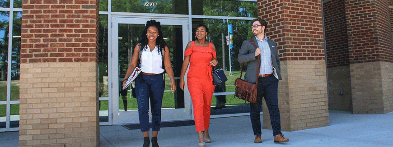 CIU students outside the new William H. Jones Global Business & IT Center.