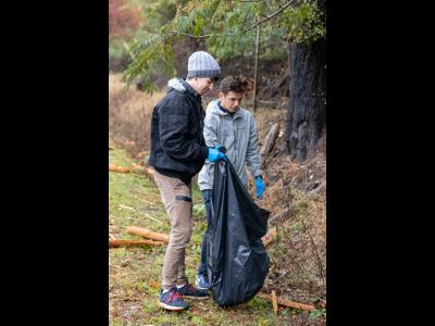 CIU students pick up trash near Monticello Road 