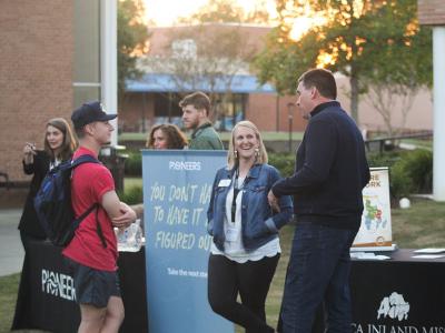 CIU students meet mission agency representatives in The Quad.