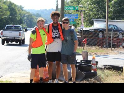 CIU students take part in Monticello Road clean up. 