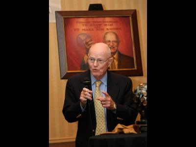 Robertson McQuilkin accepting the Lifetime of Service Award from Missio Nexus in 2010.