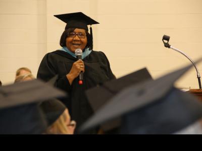 Peggie Johnson speaks to graduates of the CIU Prison Initiative 